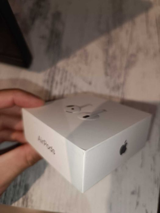 Безжични слушалки Apple - AirPods 4, TWS, бели + AirPods 4 Ear Hooks (силиконови приставки)