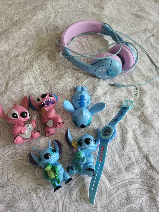 Set Stitch căști, ceas și figurine