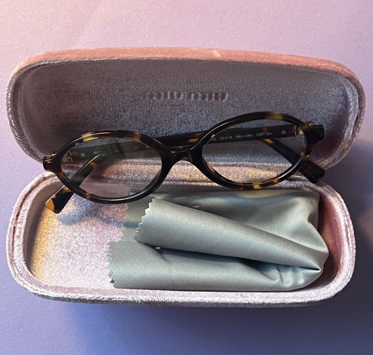 Продавам очила Miu Miu MU04ZS VAU08N – Blue Light (без диоптър)