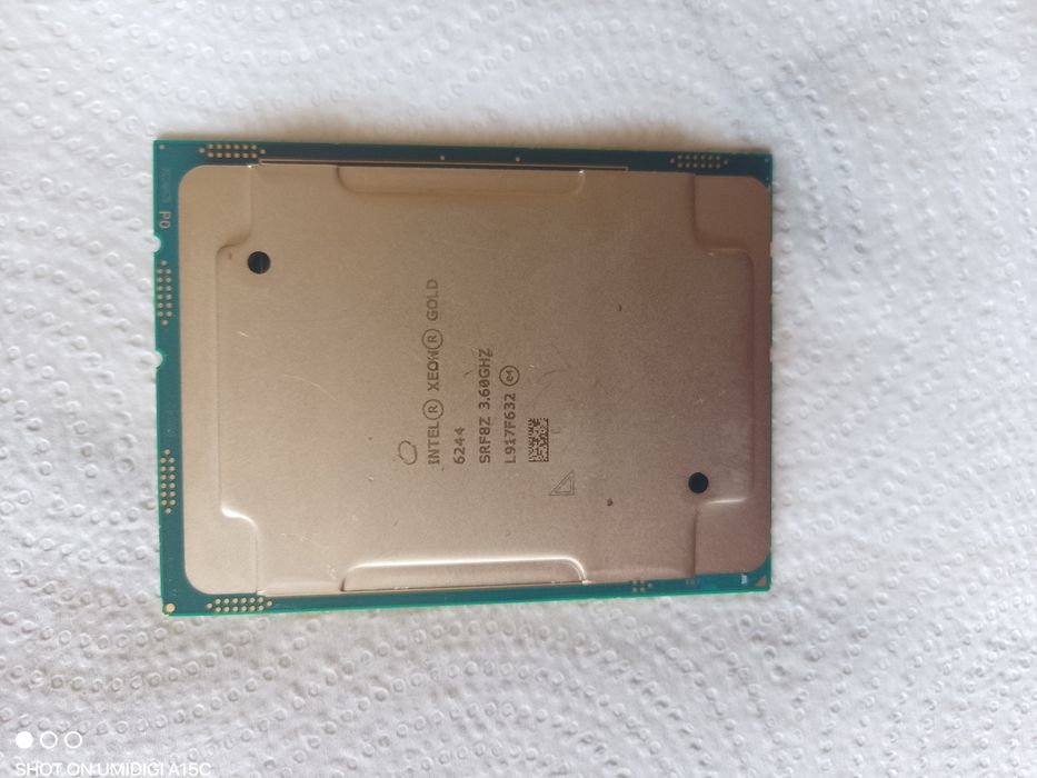 Vând Procesor Server