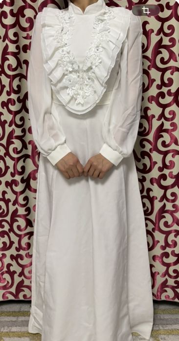 Белое платье на узату с камзолом