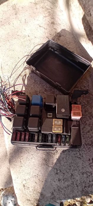 Релета и стойка за резервна гума от  Опел Фронтера 2,5 TDS д. база 98г