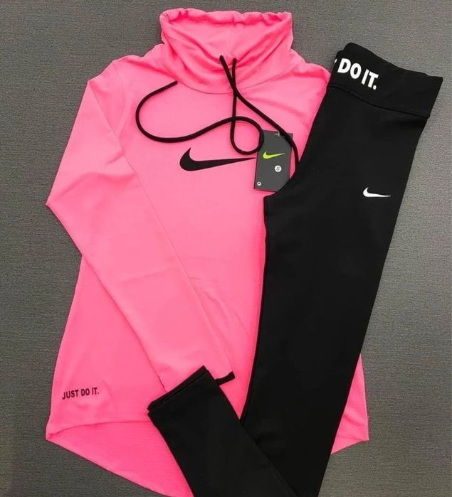 Дамски спортен екип