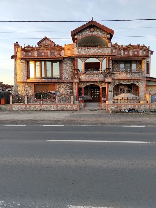 DIRECT DE LA PROPRIETAR, OFER spre vânzare vilă spațioasă. vilă