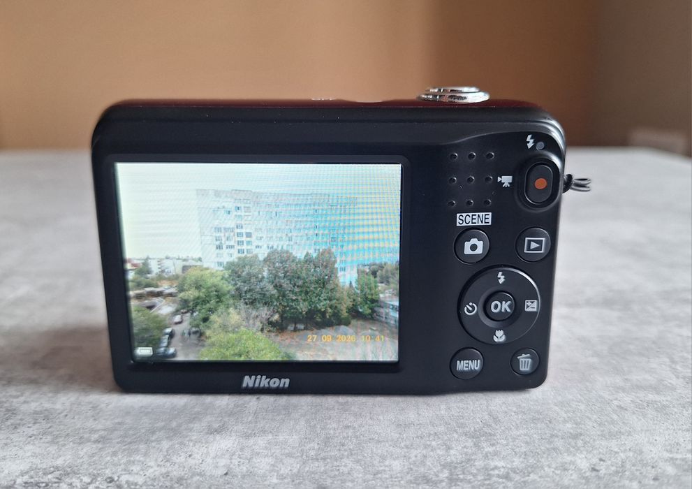 Nikon CoolpixL31 дигитална камера със зарядно и карта памет