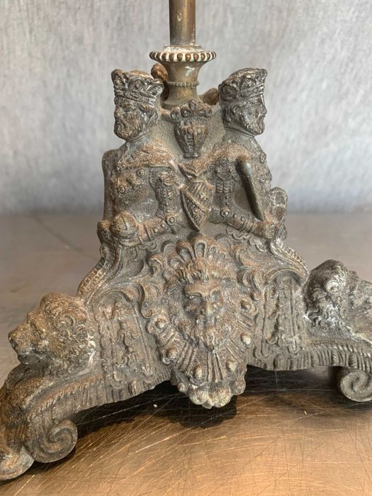 Антична бронзова маслена лампа