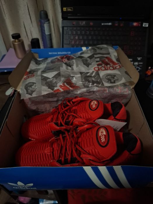 vând adidași adidas