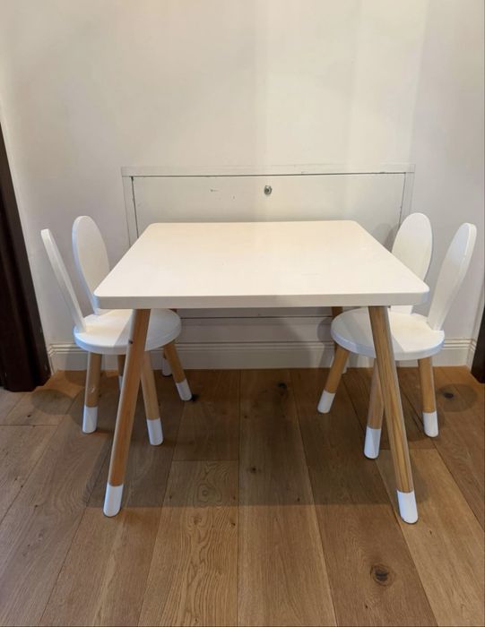 Set masa + scaune iepuras de la Lilu-Lilu