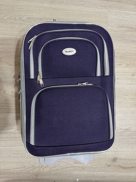 Два куфара за път