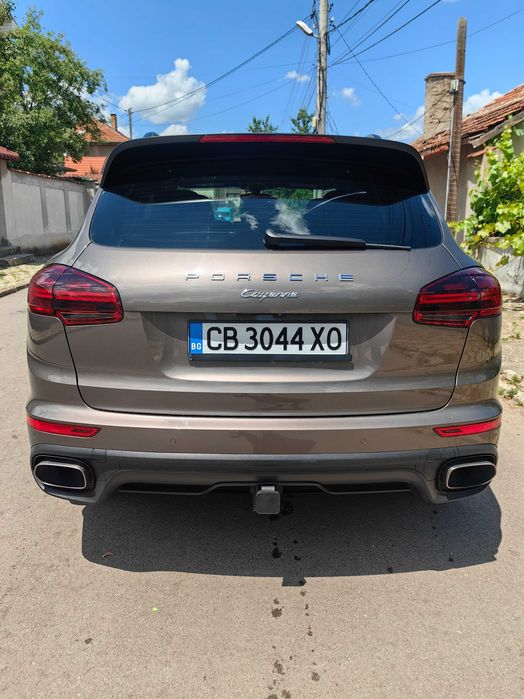 Продавам Porsche Cayenne
