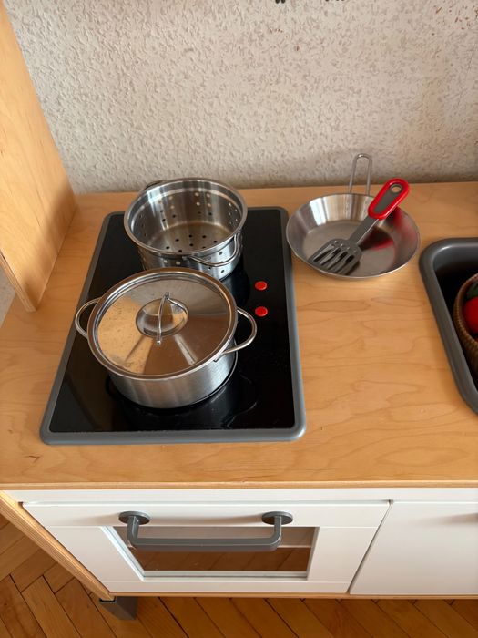 Детска дървена кухня ИКЕА плюс играчки