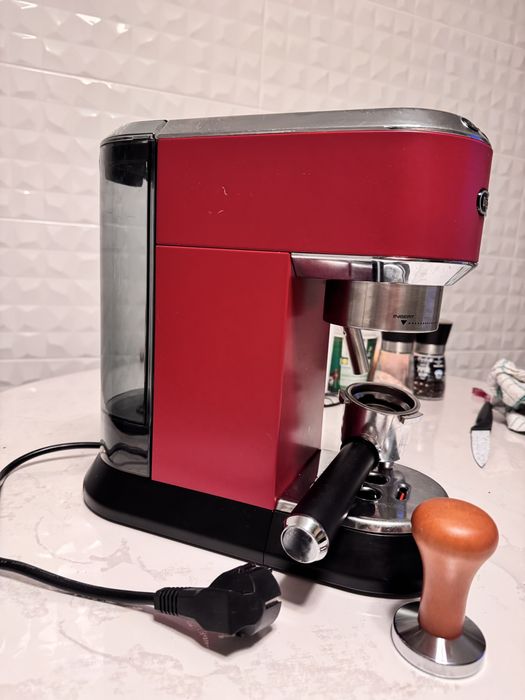 Espresor delonghi dedica 685