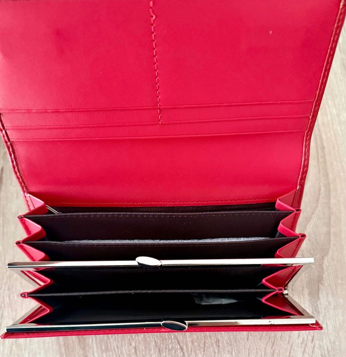 Елегантен НОВ дамски портфейл за стилни дами