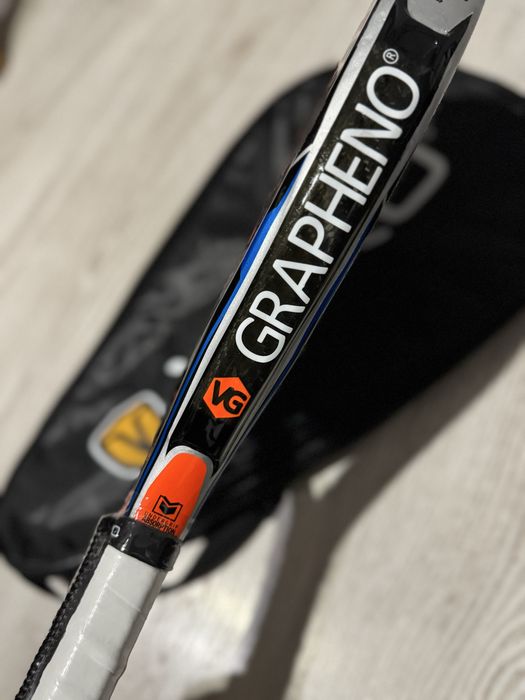 Падел ракета с подарък 3бр.бели топки