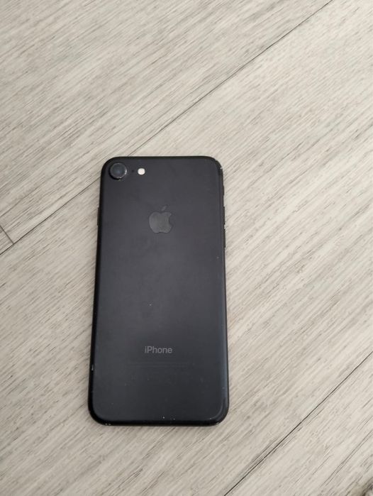 Продам Айфон 7 32г