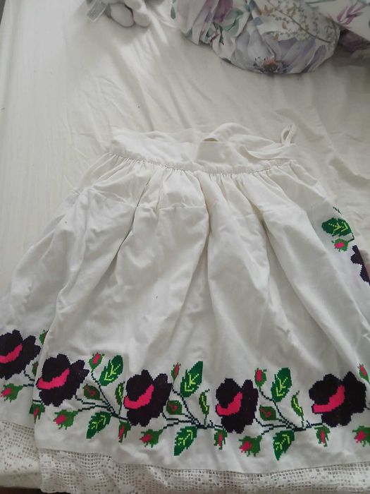 Costum popular făcut manual