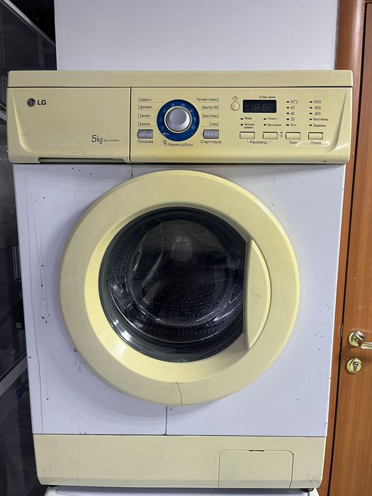 Продам машину стиральную