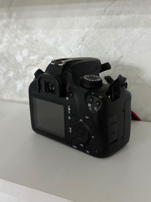 Canon EOS 4000D + объектив 18–55 мм
