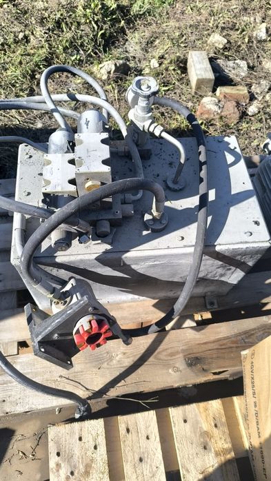 Хидравлична помпена станция (хидравличен агрегат).