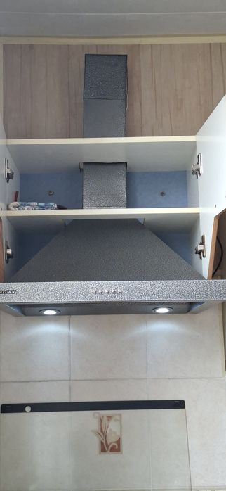 Продается кухонная мебель и вытяжка!