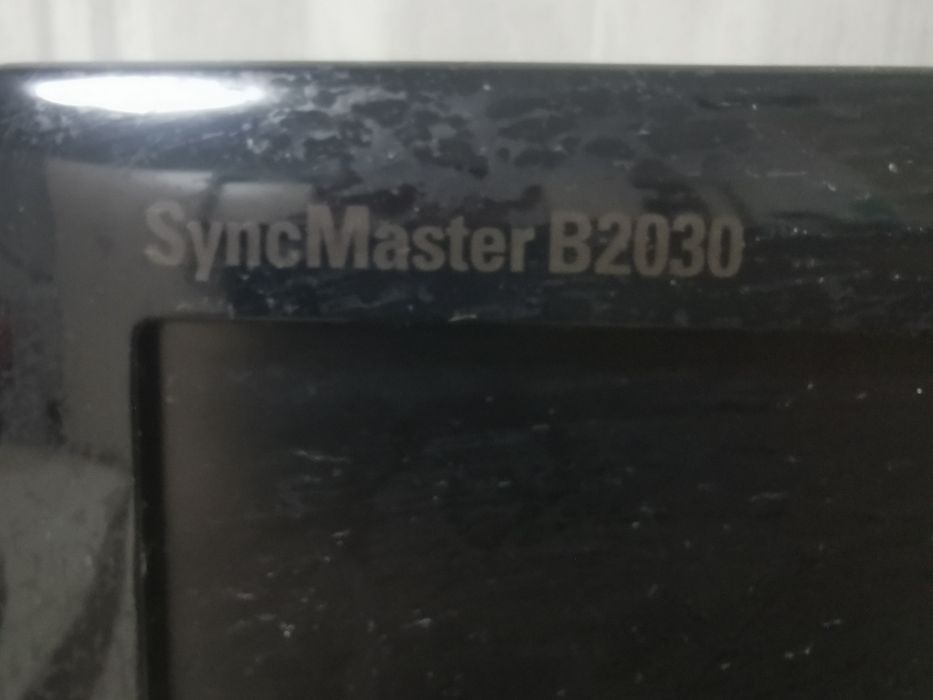 Монитор 20 дюймов за 10к тенге