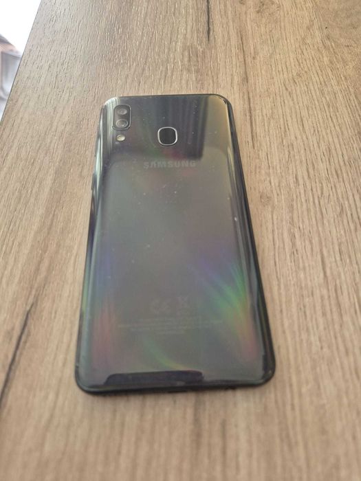 Samsung Galaxy A40 - запазен и напълно работещ