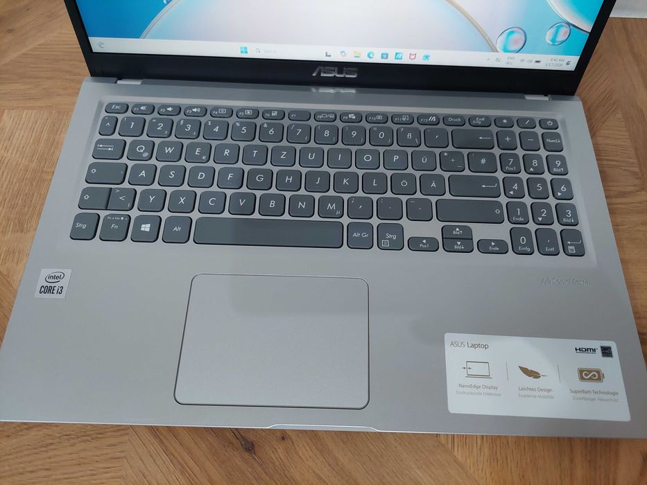 15.6" лаптоп като нов Asus Vivobook F515J Core i3-1005G1 8GB RAM 512GB
