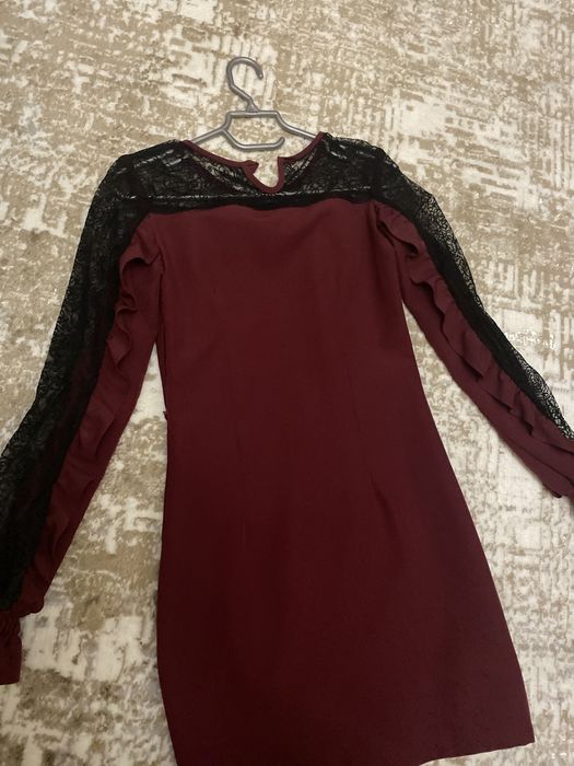 Плате вечернее бордовое