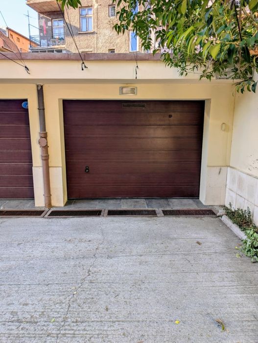 Дава се под наем Гараж / Паркомясто в София, Център - 16 кв.м за 200 € - Снимка #2