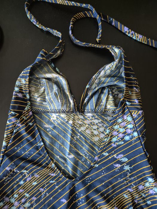 Тъмно син цял бански