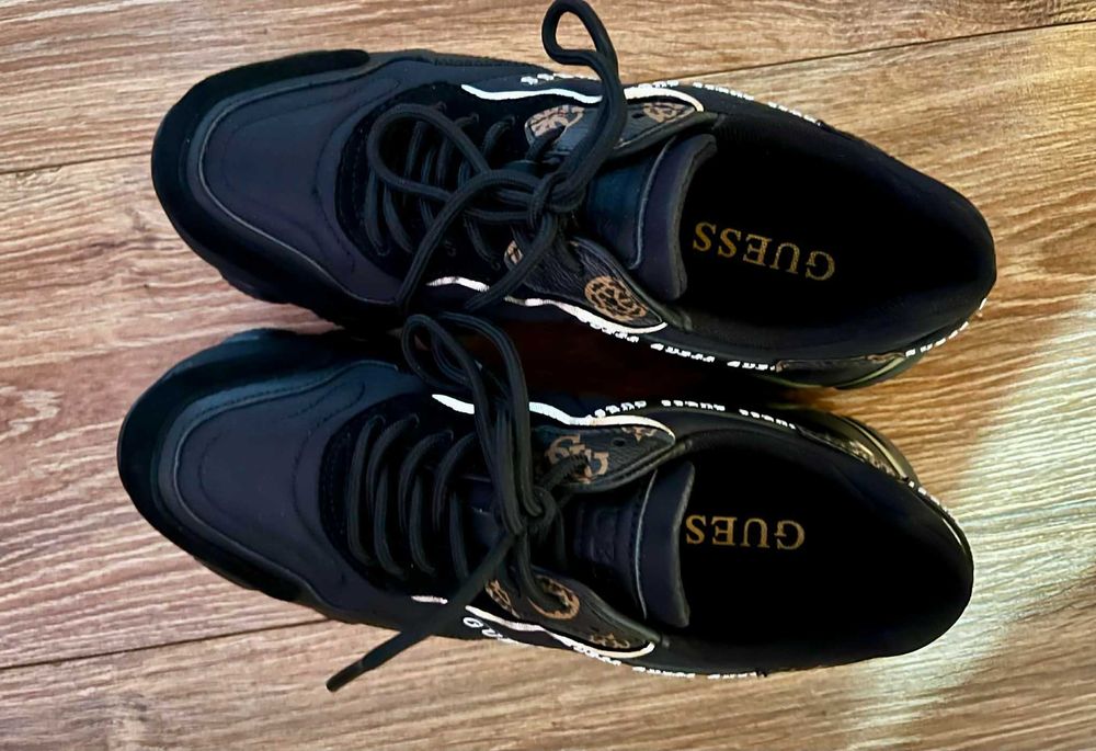 Оригинални маратонки Guess