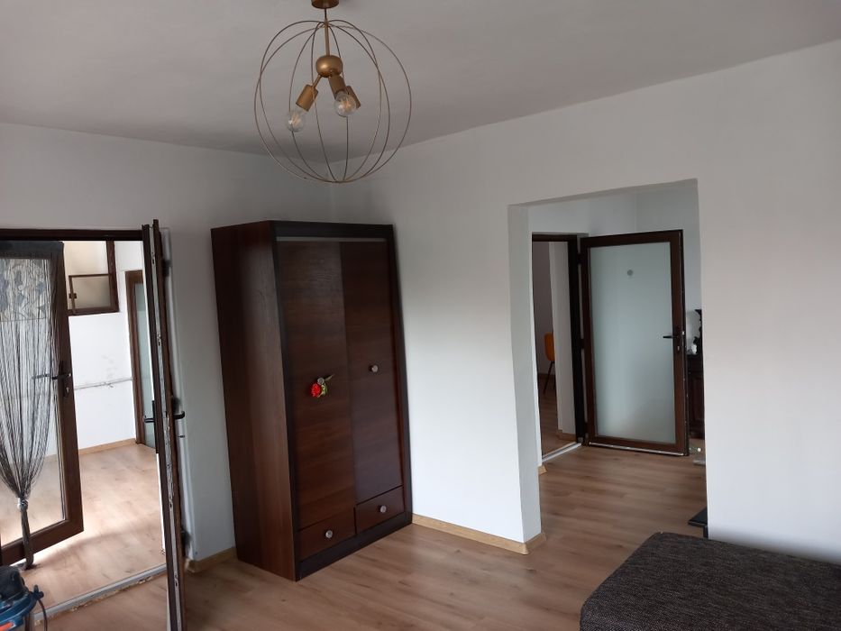 Dau in chirie CASA IN ALBA IULIA, zona Centrala str Livezii