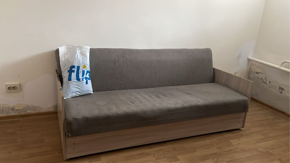 Кухня, диван, шкаф