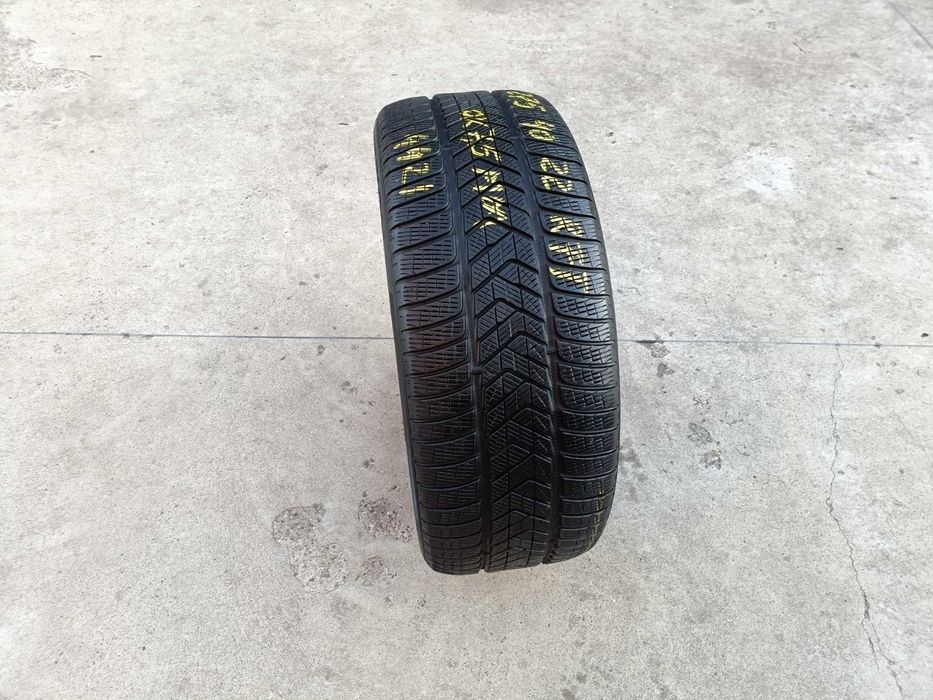 O anvelopa iarna 275 40 22 pirelli scorpion winter run flat cu 7,5 mm