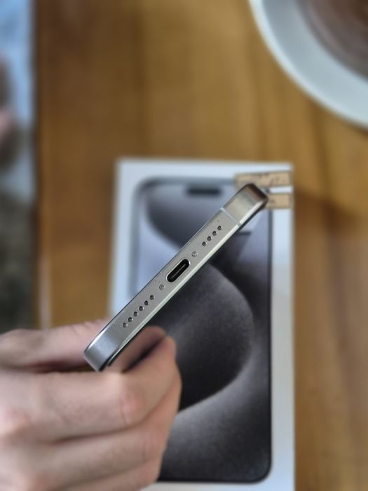 Srochno IPhone 15 pro max  sotiladi