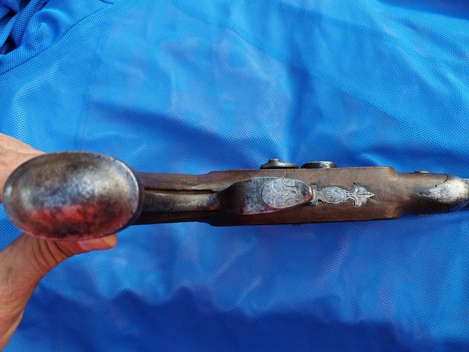 Стар капсулен пищов.