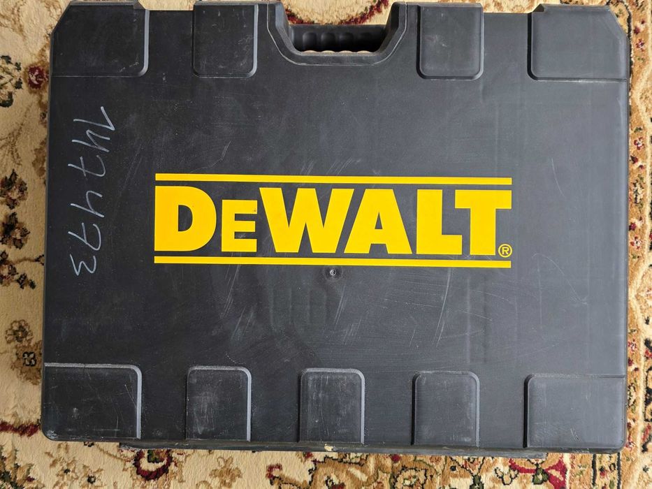 Продам перфоратор DeWALT D25733