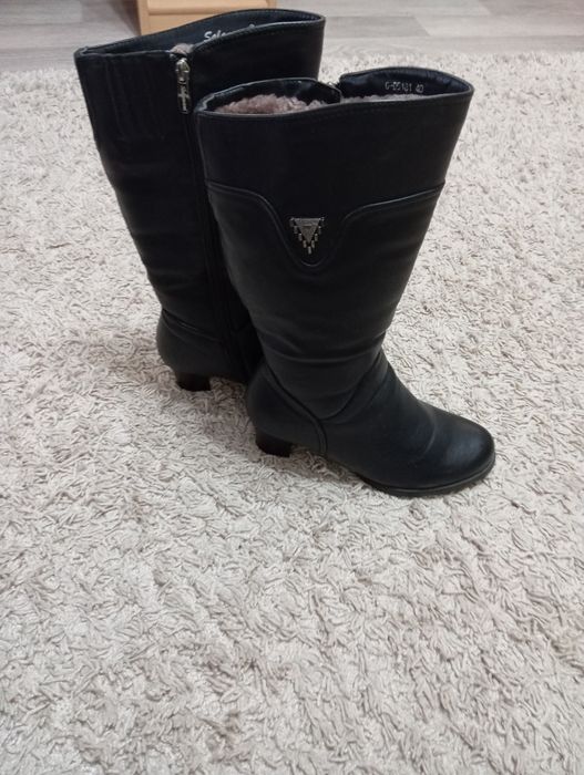 Продам зимние сапоги 39рр