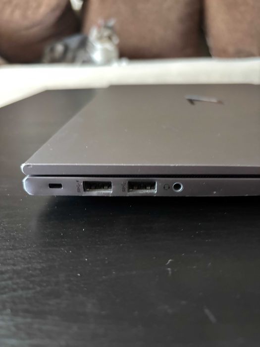 HP ZBook Firefly 14 G8 i7-1165G7 16GB RAM DDR4 3200MHz 256GB SSD Nvidia T500 4GB BATERIE NOUĂ Windows 11 Tastatura Iluminata Incarcător