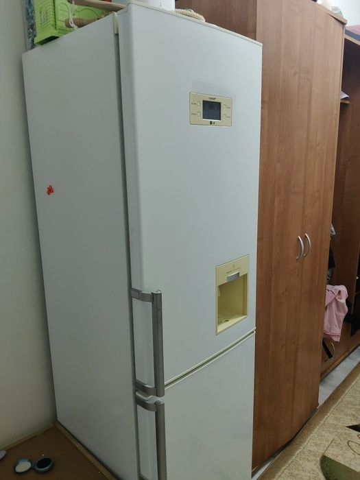 Холодильник LG .