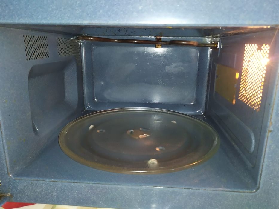 Продаю микроволновую печь  бу