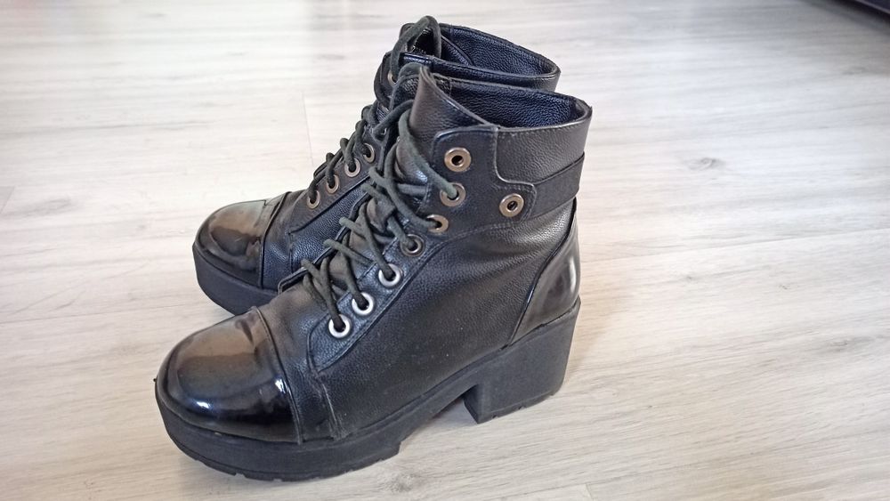 Продам зимние ботинки (35 размер)