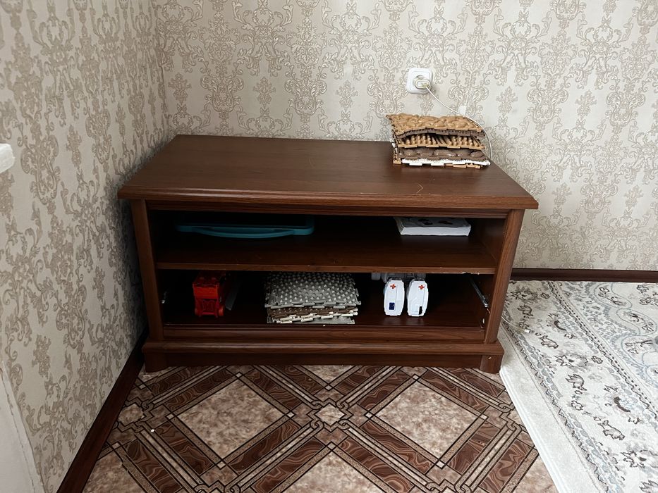 Шкаф и подставка под телевизов