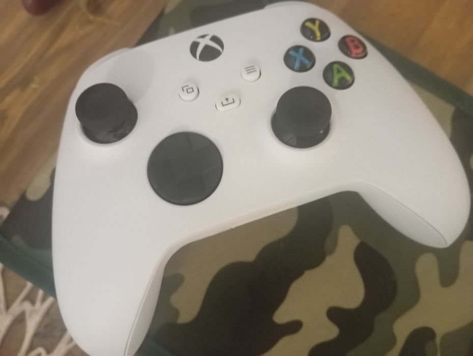 Xbox series s (новый геймпад)