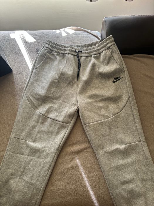 Nike Tech сив.