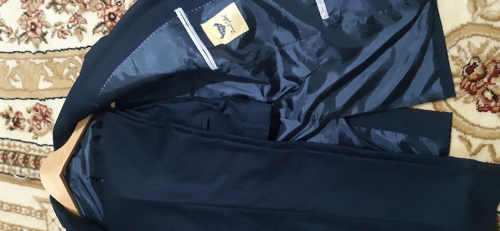 продам костюм размер 46