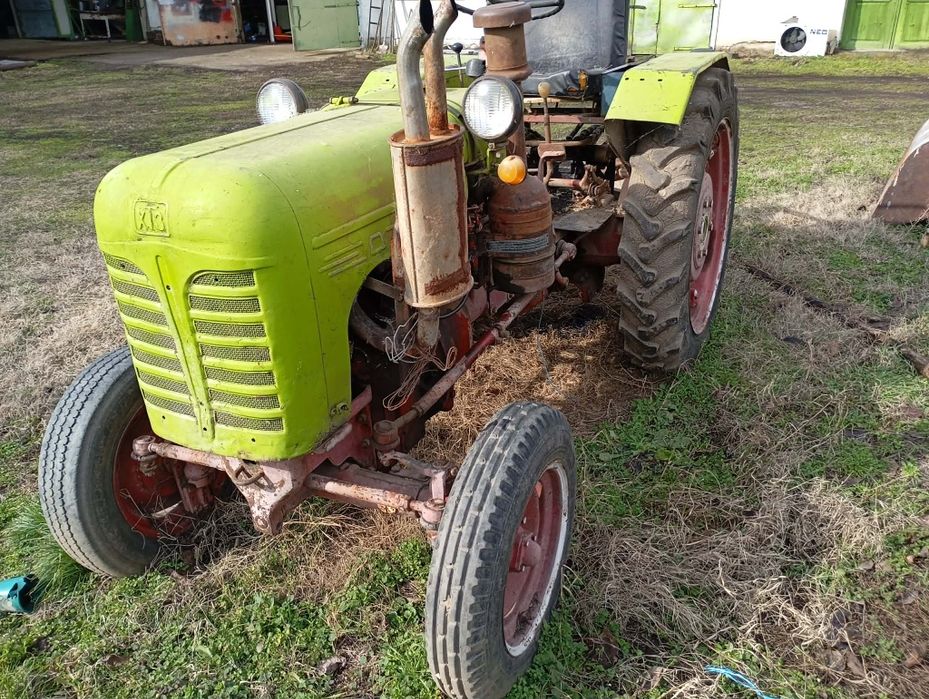 Продавам  Трактор ДТ20