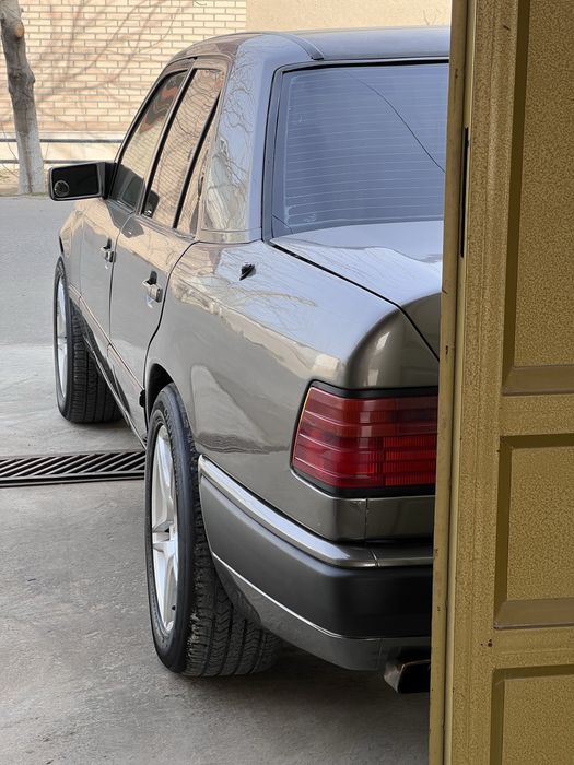 Mersedes Benz Daimler Benz W124! Легенда!