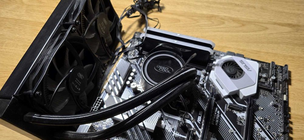 Componente PC de gaming sau munca