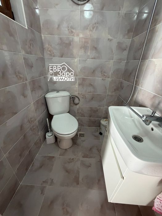 Къща с гараж за продажба в село Казанка